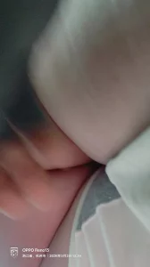 肥臀一边打电话，一边玩屁股