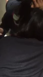 她爸妈都没在
